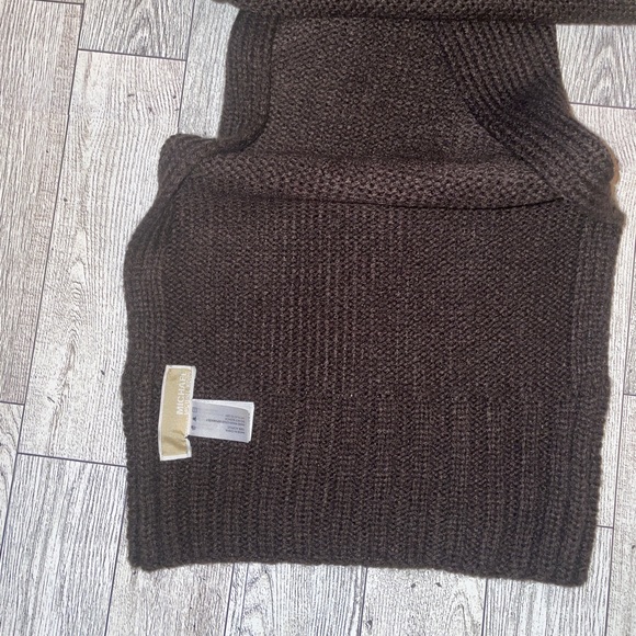 Michael Kors gold studded scarf 🧣 - Picture 2 of 7